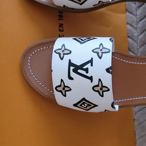 Louis VUITTON WILD AT HEART CREME GIANT MONOGRAM MULE SANDAL SIZE 40EU=10US BOX - Picture 3 of 16